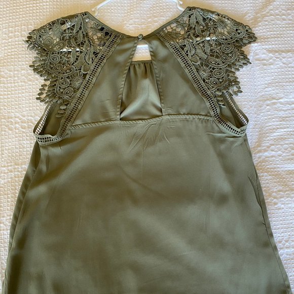 Flowy Army Green Tank - Picture 2 of 4